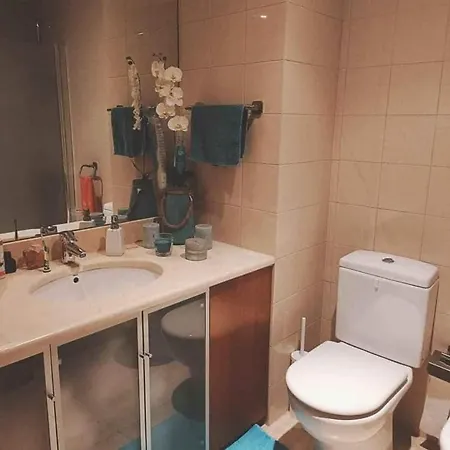 2 Bedroom Apartment Close To Airport With Pool & Gym Lisbon