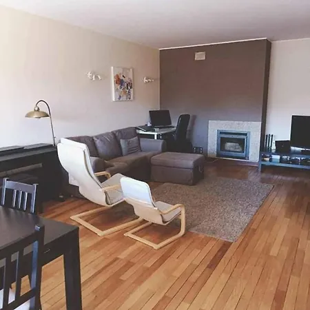 Apartamento 2 Bedroom Close To Airport With Pool & Gym Lisboa