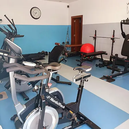 2 Bedroom Close To Airport With Pool & Gym Lisboa
