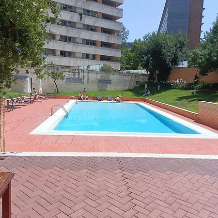 Apartment 2 Bedroom Apartment Close To Airport With Pool & Gym Lisbon