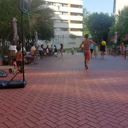 2 Bedroom Close To Airport With Pool & Gym Lissabon